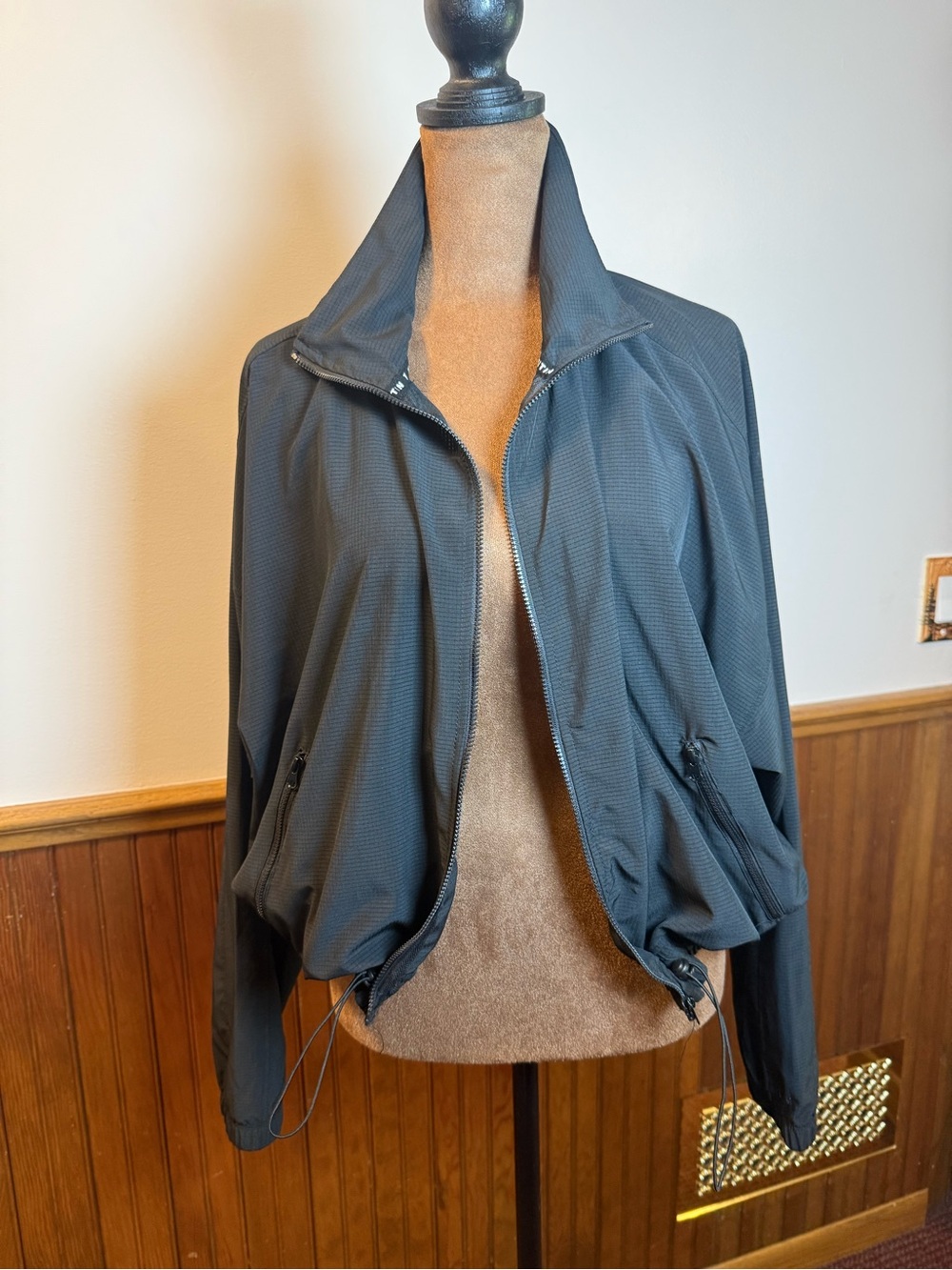 Titan Cropped Windbreaker